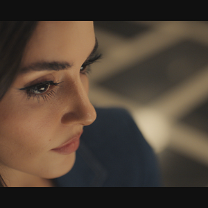 Fotoğraf Bambaşka Biri