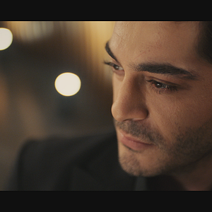 Fotoğraf Bambaşka Biri