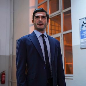 Fotoğraf Bambaşka Biri