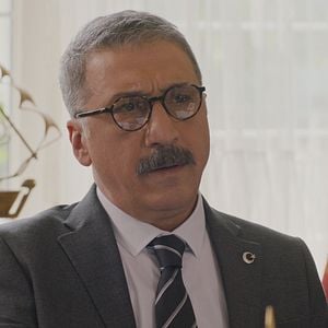 Fotoğraf Bambaşka Biri