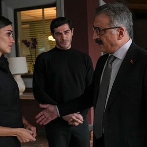 Fotoğraf Bambaşka Biri