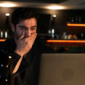 Fotoğraf Bambaşka Biri