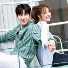 Fotoğraf Suspicious Partner