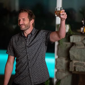 Fotoğraf Who Invited Them