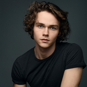 Fotoğraf Levi Miller (II)