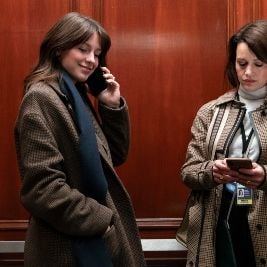 Fotoğraf The Girls on the Bus