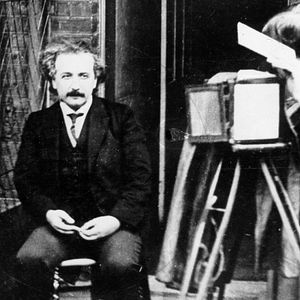 Fotoğraf Einstein And The Bomb
