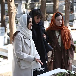 Fotoğraf Üç Kız Kardeş