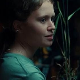 Fotoğraf The Starling Girl