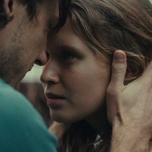 Fotoğraf The Starling Girl