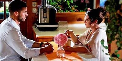 İlişki Durumu Karışık 8.Bölüm posteri