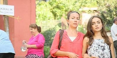 Güllerin Savaşı 49.Bölüm posteri