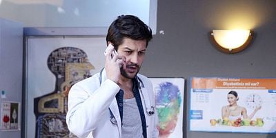 Acil Aşk Aranıyor 23.Bölüm posteri