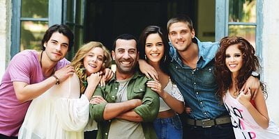 Arkadaşlar İyidir 1.Bölüm posteri