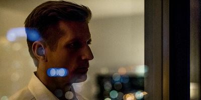 Crossing the Line posteri