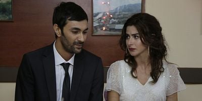 Bizim Hikaye 6.Bölüm posteri