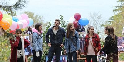 Kırgın Çiçekler 99.Bölüm posteri