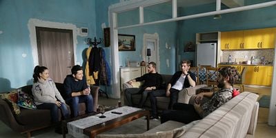 Kırgın Çiçekler 105.Bölüm posteri