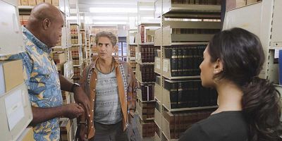 Hōlapu ke ahi, koe iho ka lehu posteri