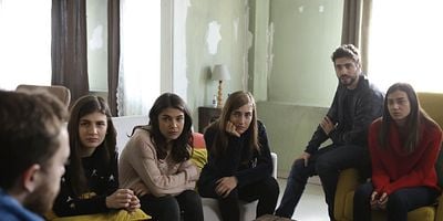 Kırgın Çiçekler 111.Bölüm posteri