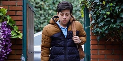 Sadakatsiz 9.Bölüm posteri