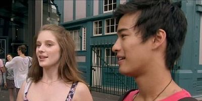 In the Middle, Somewhat Elevated posteri