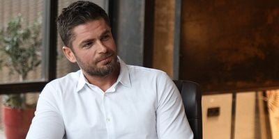 Sen Çal Kapımı 25.Bölüm posteri