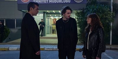 Sadakatsiz 24.Bölüm posteri