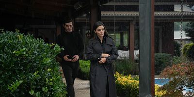 Bambaşka Biri 9.Bölüm posteri