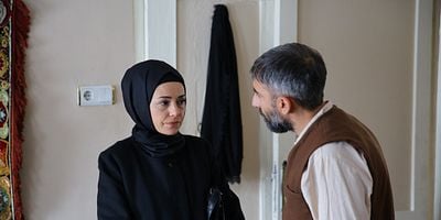 Kızıl Goncalar 2.Bölüm posteri