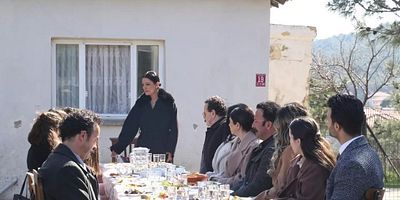 Üç Kız Kardeş 77.Bölüm posteri