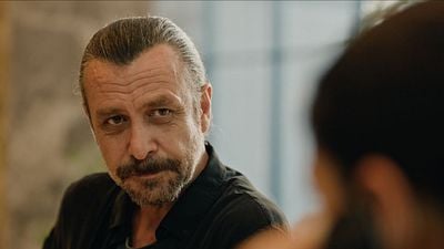 Nejat İşler Başrollü Üçlemenin Son Filmi "Meraklı Adamın 10 Günü" Ne Zaman Yayınlanacak? haber görseli