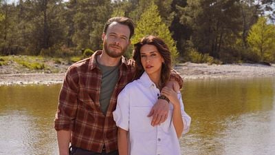 Prime Video, Kerem Bürsin ve Devrim Özkan'ın "Mavi Mağara"daki Karakterlerini Tanıttı haber görseli