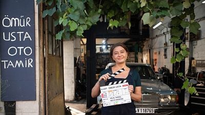 Nurgül Yeşilçay ve Bülent İnal'ı Buluşturan "Ömür Usta" Dizisi Sete Çıktı! haber görseli