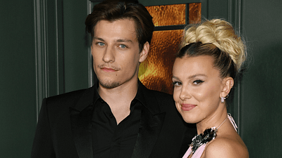 "Stranger Things" Yıldızı Millie Bobby Brown Anne Oldu: Sosyal Medyada Sürpriz Duyuru! haber görseli