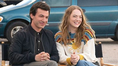 Christopher Nolan, Emma Stone'un Yeni Dizisine Bayıldı haber görseli