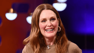 Obama Çifti, Julianne Moore Başrollü Yeni Filmleriyle Komedi Dünyasına Giriyor! haber görseli
