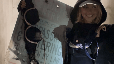 Sydney Sweeney'den Yeni Skandal: Hollywood Tabelası’na Sütyen Astı! haber görseli