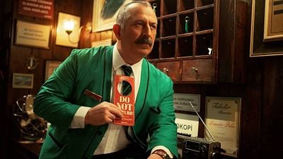 Cem Yılmaz "Do Not Disturb" Filminin Yapay Zekaya Yaptırdığı Story Boardlarını Paylaştı haber görseli