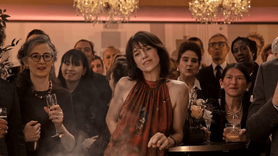 Charlotte Gainsbourg ve Luke Kirby'nin Fransız Tarzı Komedi Dizisi "Étoile"in Fragmanı Yayınlandı haber görseli