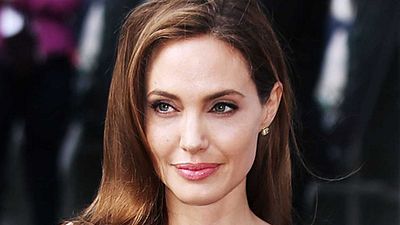 Grinin 50 Tonu Filminde, Angelina Jolie Dedikoduları! haber görseli