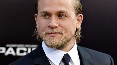 Charlie Hunnam Grinin 50 Tonu Ekibinden Neden Ayrıldı? haber görseli