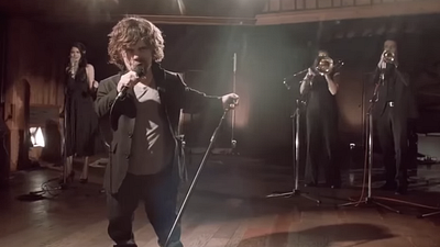 Peter Dinklage Red Nose Day İçin Şarkıcılığa Soyundu! haber görseli