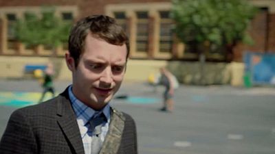 Elijah Wood Afacan Zombilerin Saldırısına Uğradı! haber görseli