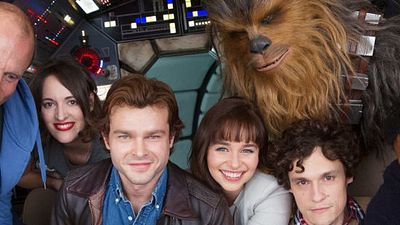 Ron Howard Han Solo Setinden Yeni Bir Fotoğraf Paylaştı: "Umutsuz ve Tehlikeli Zamanlar" haber görseli