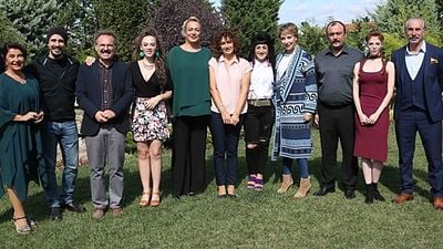 "Aile Arasında" Filminden Kahkaha Dolu Basın Toplantısı! haber görseli