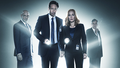 The X-Files’ın Yazarı Chris Carter ve Başrolü Gillian Anderson Yeni Sezonu Konuştu haber görseli
