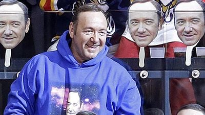 Kevin Spacey, Paparazzilere Pizza Servisi Yaptı! haber görseli