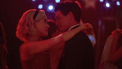 ‘Chilling Adventures of Sabrina’nın 2. Sezonundan İlk Kareler! haber görseli