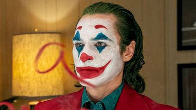 Joaquin Phoenix "Şiddet" Sorusu Yüzünden Röportajı Terk Etti haber görseli